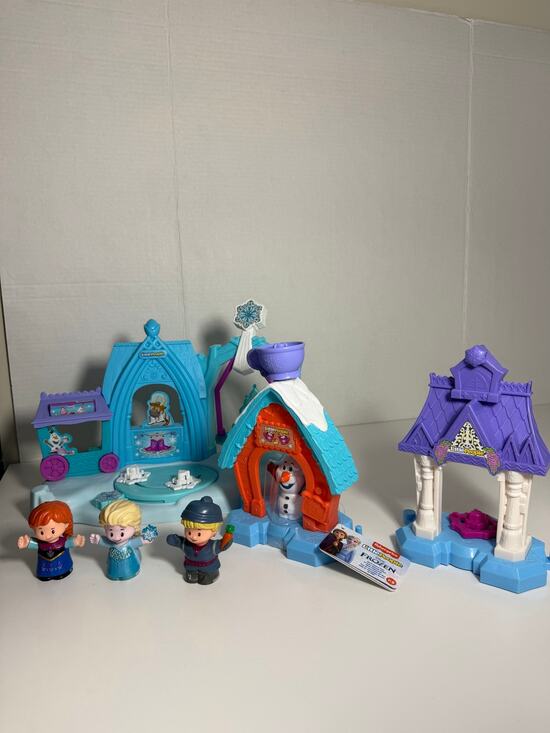 Fisher-Price Other - Fisher Price Little People Frozen Playset and Figures Disney